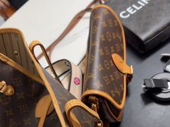 -聚云奢二手奢侈品黄金手表包包回收·中古店(三里屯总店)