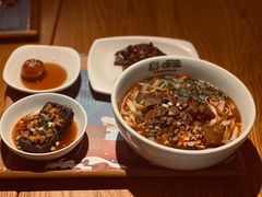 -呷佬·长沙手工米粉(金沙江路店)