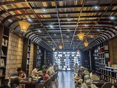 -钟书阁(松江泰晤士小镇店)