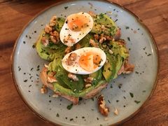 牛油果煮蛋吐司-RAC BAR(安福路店)