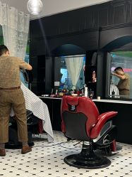 -老男孩男士理容馆·理发·烫染·修面