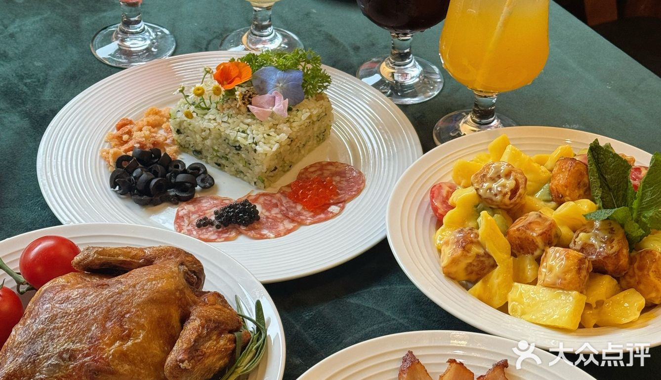 酥皮内嫩是我会喜欢的；沪爷炒饭颜值很高，饭有淡淡香味