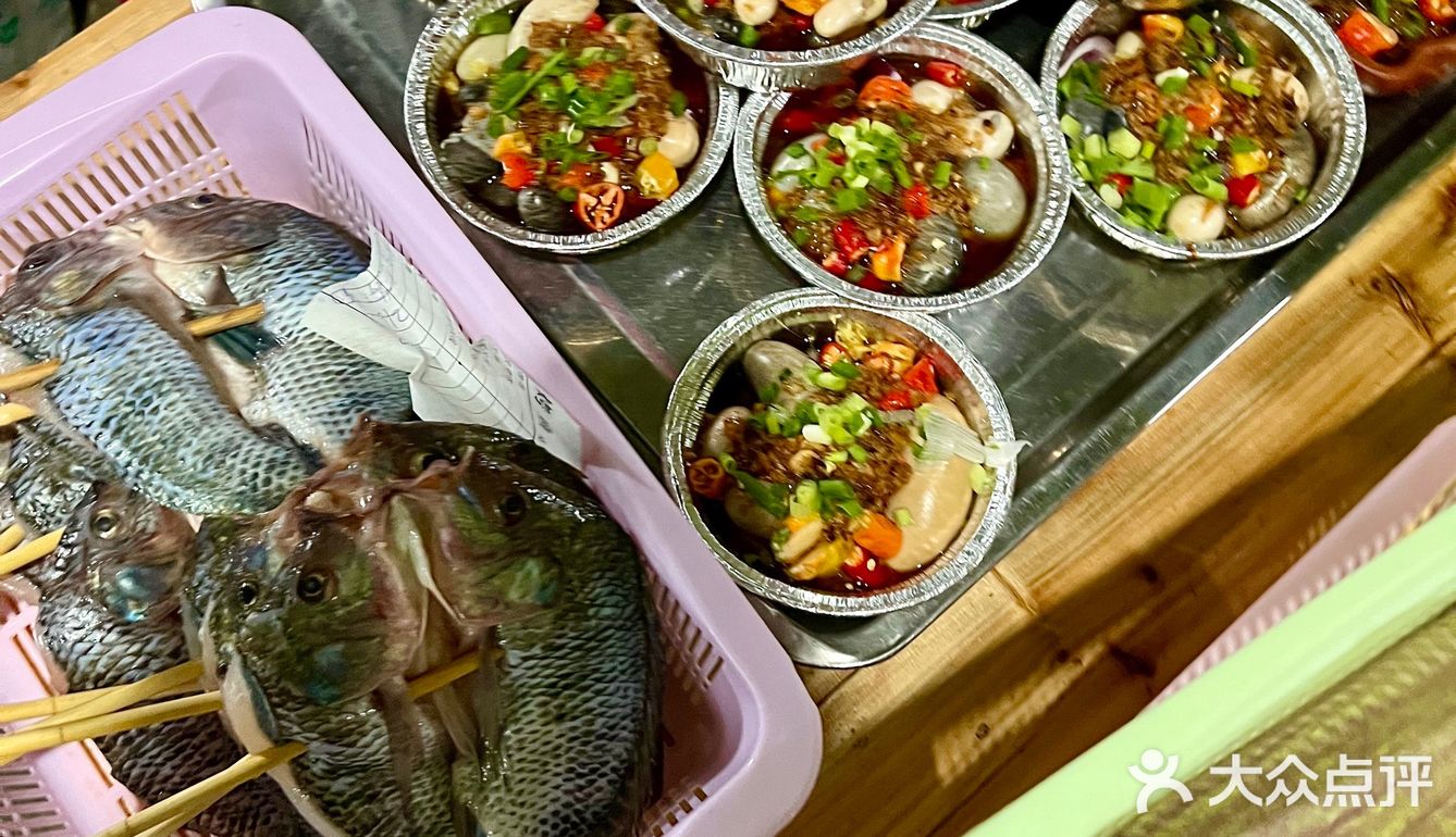 版纳蕞好吃的烤鱼店|下飞机拖着行李都要来