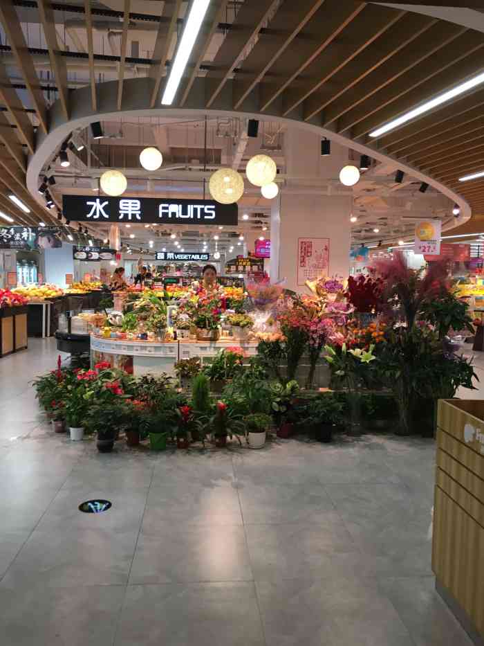 超市布局和永辉差不多,生鲜,烘焙,清美,家清,日配,冷藏和冷冻等商品