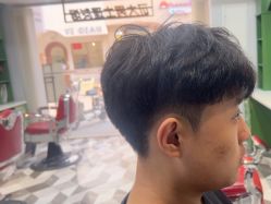 点击看大图 -可大男士理发馆