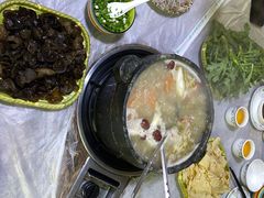 -鲁朗纳麦石锅鸡庄园