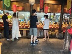 -帅巴人舅母子腊蹄民俗村