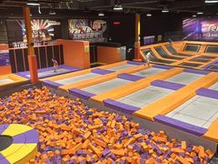 -Tenker Club弹刻极限主题公园 · 蹦床 · 团建 · 生日派对(大关店)