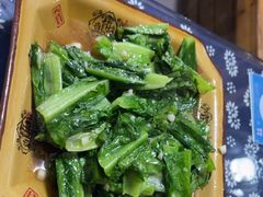 -临江餐馆二楼美食部落