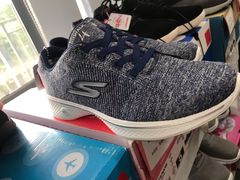 -SKECHERS 斯凯奇(上海国际时尚中心店)
