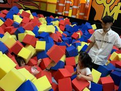 -爱蹦iBOON蹦床运动馆(江汉店)