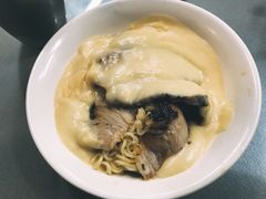猪颈肉芝士捞公仔面-新记餐厅(香槟大厦店)