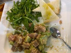 金枪鱼牛油果塔塔配吐司角-羽深肉铺 Steak & Wine