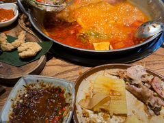 -野山舂·贵州现舂酸汤火锅(鸿通城店)