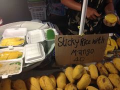 -芒果糯米饭摊子