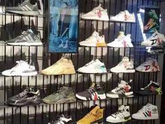 -阿迪达斯(武林银泰三叶草店)