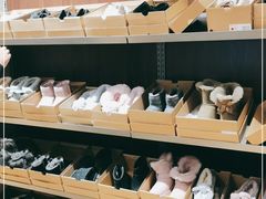 -UGG(燕莎奥特莱斯购物中心店)