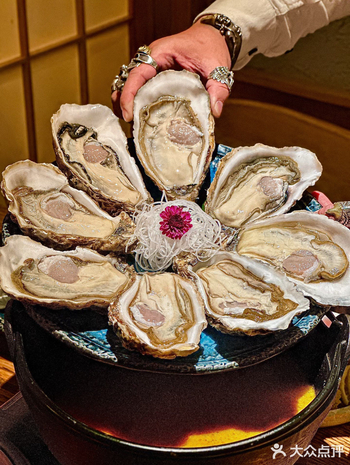 在静安寺！！终于吃到了超火的痛风锅！！！