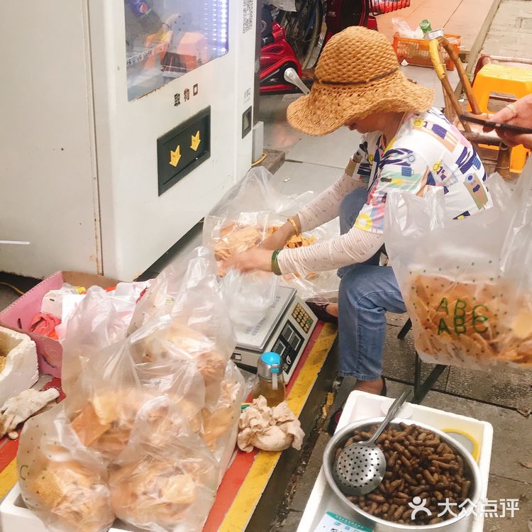 《周震馄饨》 去宜兴玩，路过了网红周震馄饨