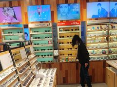 -LOOK眼镜·蔡司依视路配镜(宝山万达店)