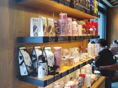 零售区-星巴克臻选(莘庄仲盛店)