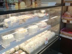 面包甜点陈列柜-红宝石·鲜奶小方·海派西点房(金杨店)