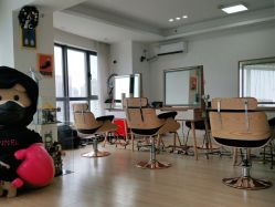 -E.L.K造型momopark店