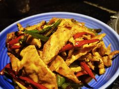 荷包蛋炒辣椒-侯志伟老街炒鸡(广济街店)