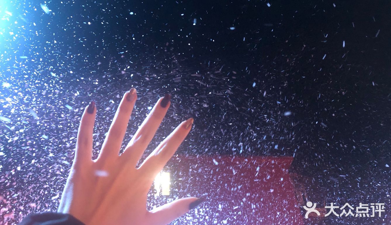 包间最低消费600。可以边吃饭边唱三个小时歌