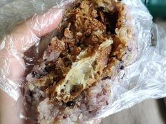 早点的蒸饭包油条-芳婆糕团店(王府大街店)
