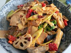 -天天向上素食餐厅(五台山店)
