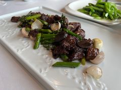 鲜花椒黑蒜焗牛肉粒-月福京味斋·烤鸭店·北京菜(鼓楼总店)