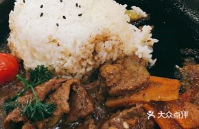Black Pepper Beef Rice on Iron Plate