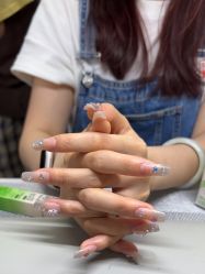 -小黑瓶美甲美睫