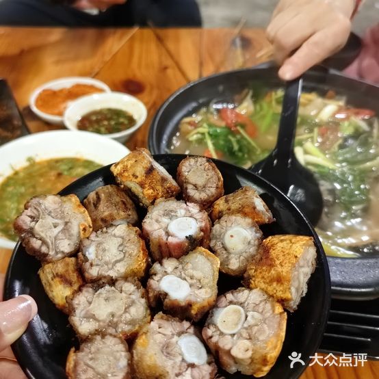乔岩保应烧烤