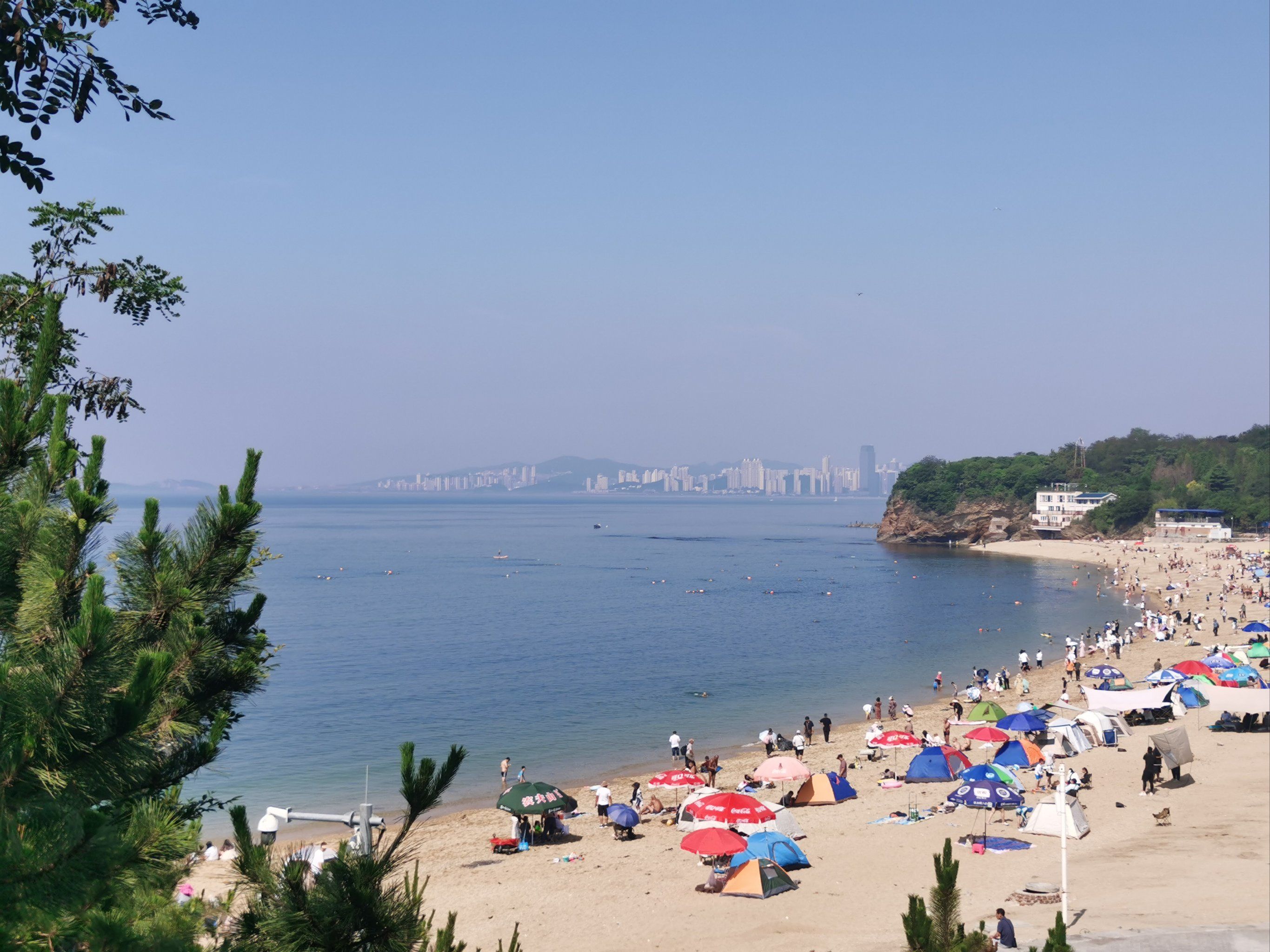 no.16大连付家庄海边,早上开始就很多人