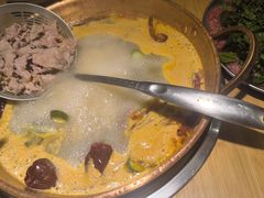 -洱火云南酸菜牛肉火锅(石景山当代商城店)