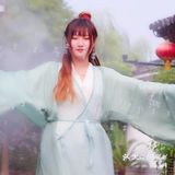 在荡口古镇景区内，都有民谣歌手随机地点驻唱