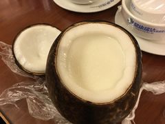 -志龙皇冠吃货椰子铺
