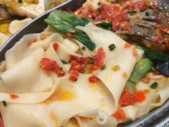 -阿瓦山寨·湘菜现炒·剁椒鱼头王(咸阳总店)