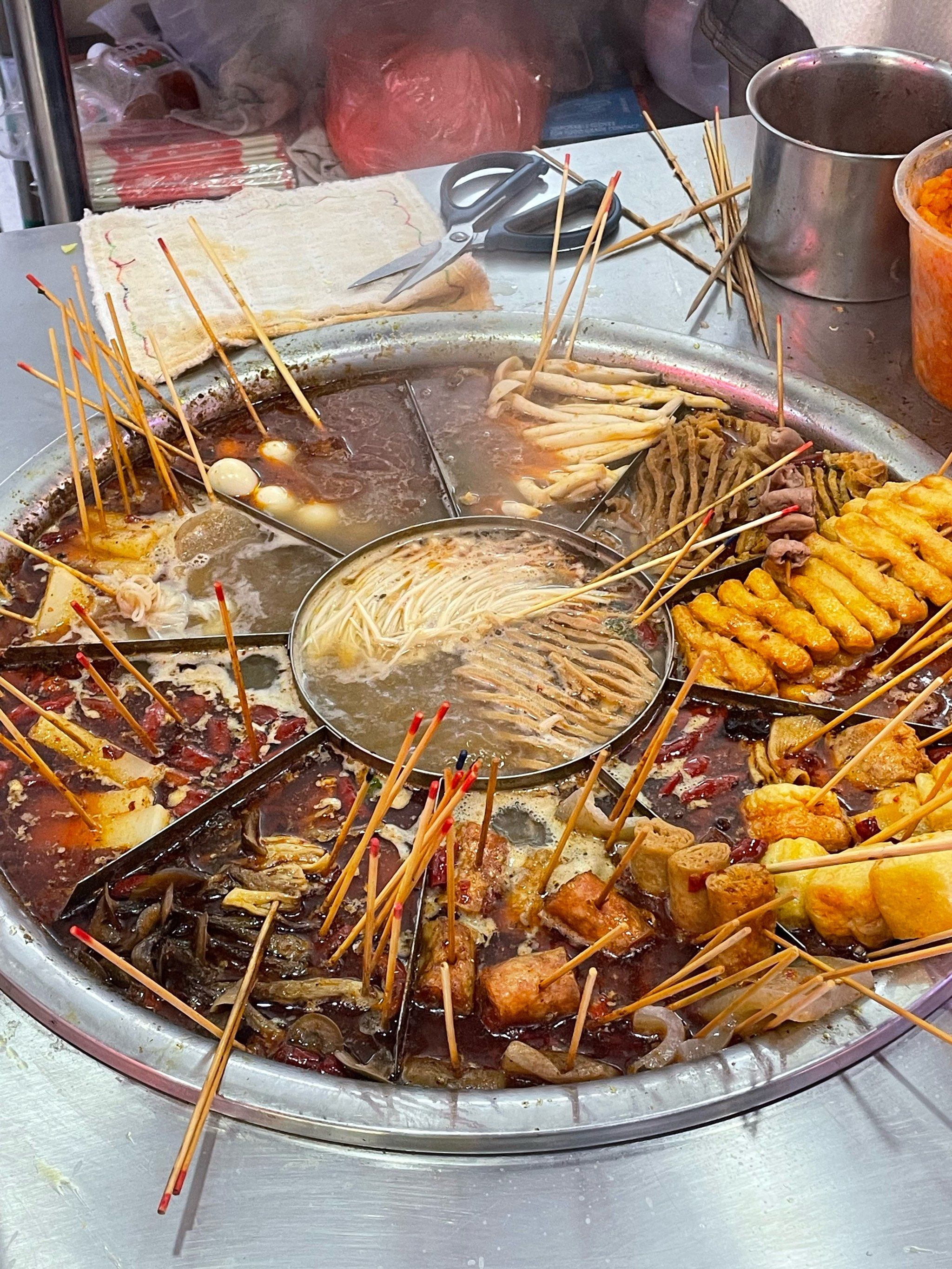 每次看到这种湖南麻辣烫真的走不动道!