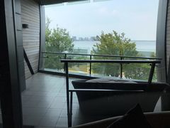 -上海滴水湖皇冠假日酒店