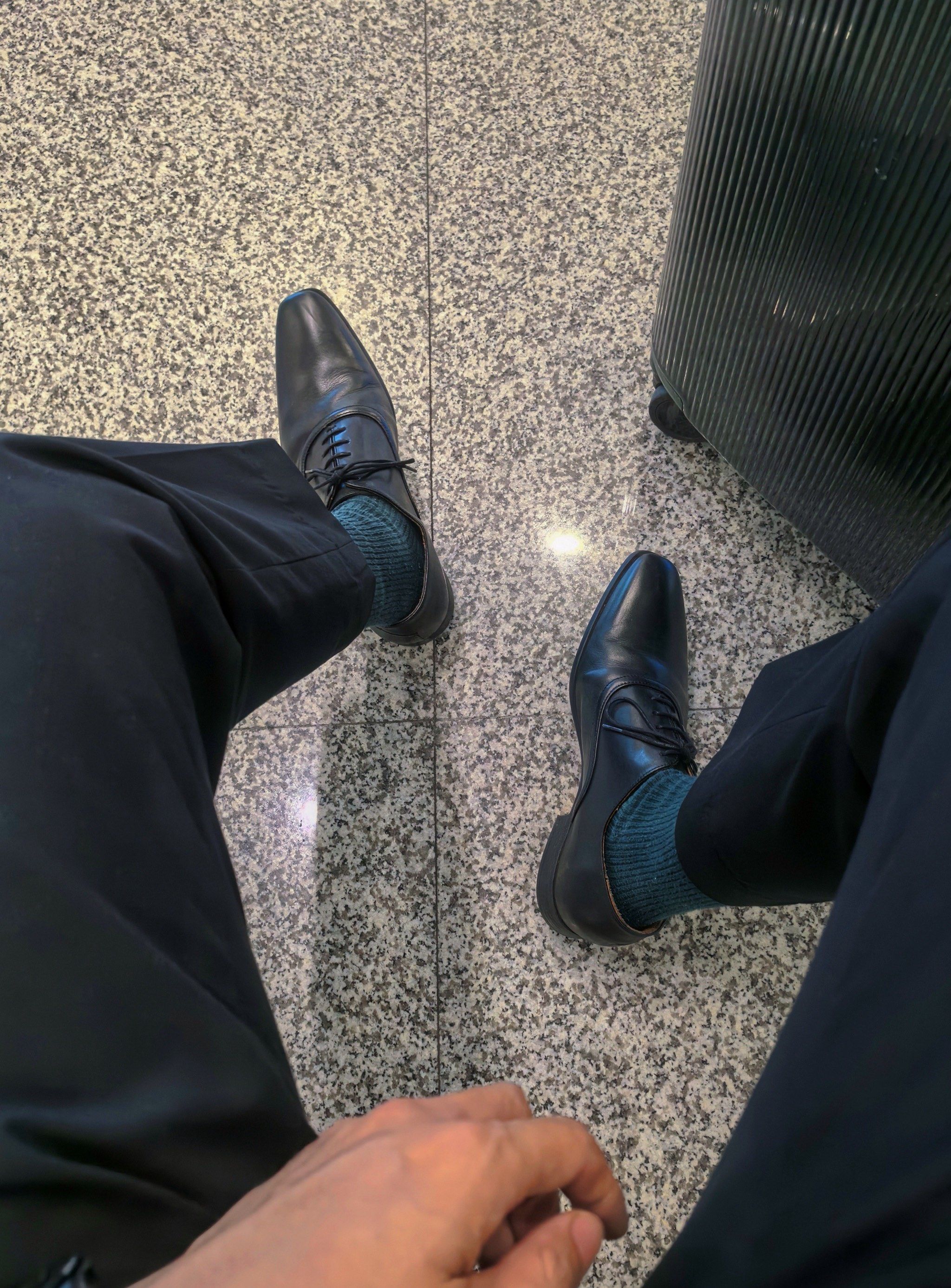 谁说皮鞋一定要配黑袜✈️