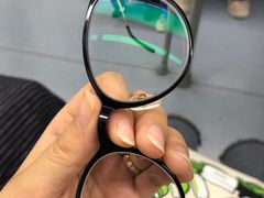 -MiRi眼镜连锁·蔡司·尼康控优点合作店(莘庄店)