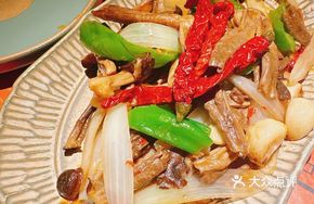 Lion's Mane Mushroom Stir-Fry with Three Fresh Ingredients