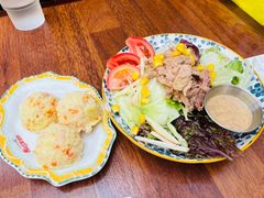 金枪鱼什锦蔬菜色拉-玛格萝妮比萨屋(四平店)
