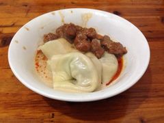 冷馄饨+辣肉-潘国仙耳光馄饨(黄家阙路店)