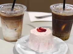 草莓奶油蛋糕-Seesaw Coffee(芮欧百货店)