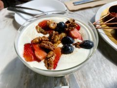 野莓核桃蜂蜜希腊酸奶-The Rug Cafe(王府中环店)
