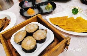 Four-Color Shrimp Dumplings in Rich Soup